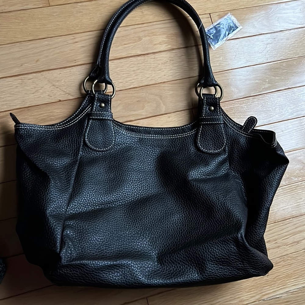 Black shoulder bag